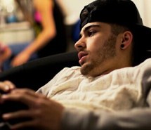 Video Game play Zayn Malik